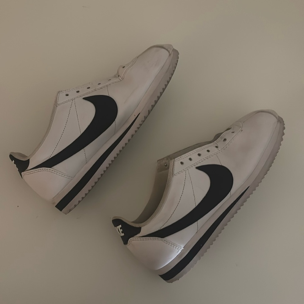 nike cortez sneakers in size 7.5 in woman’s